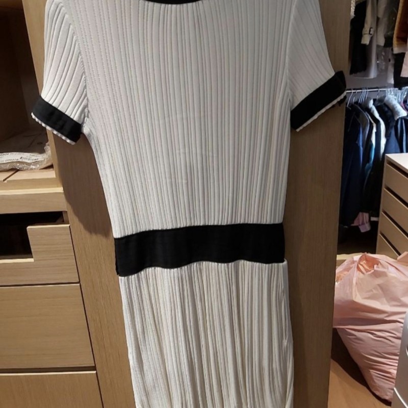 CHANEL限量款白色洋裝-1