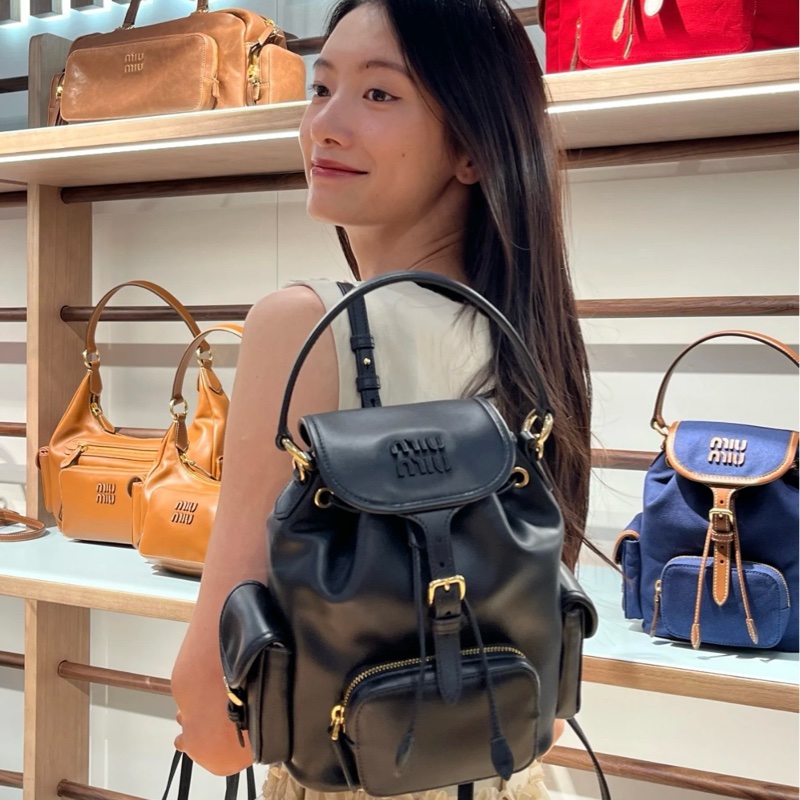 2025 新品 Miu Miu 皮革 雙肩包-3