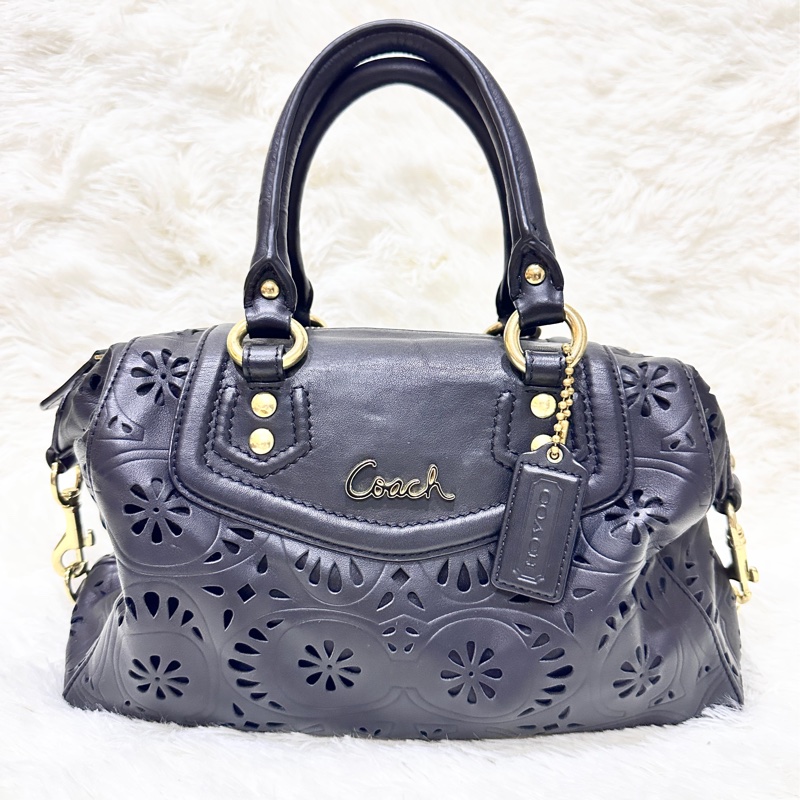 Caoch黑色絲光C Logo織紋抓皺真皮雕花鏤空two way兩用波士頓包/手提包/肩背包/側背包-0