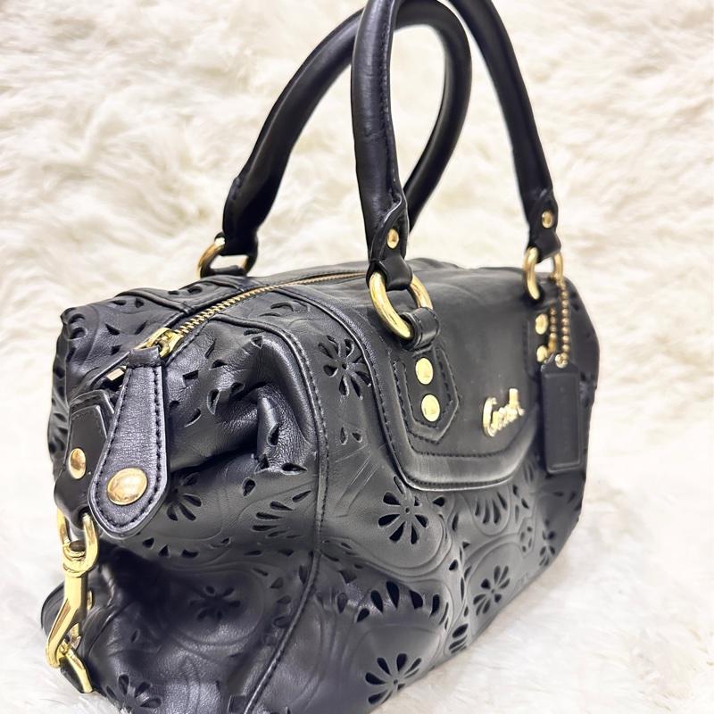 Caoch黑色絲光C Logo織紋抓皺真皮雕花鏤空two way兩用波士頓包/手提包/肩背包/側背包-2