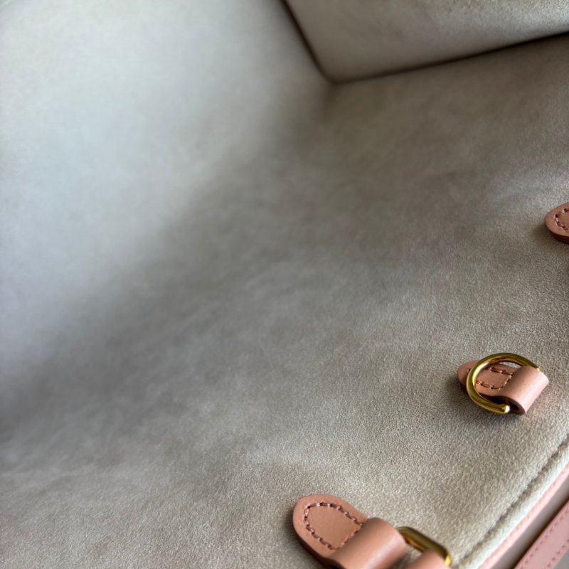 限定款 ::LOUIS VUITTON:: LV M46286 OnTheGo玫瑰粉色皮革奶油白壓紋手提肩背托特包MM-4