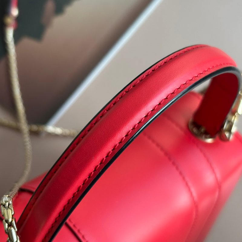 ::Bvlgari:: Serpenti Forever珊瑚紅色琺瑯蛇頭手提三層肩背斜背鏈包-19