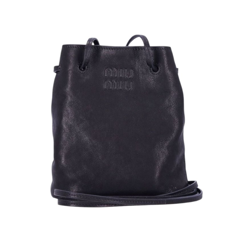 【MIU MIU】Mini Bag 納帕皮革 壓紋字母 迷你 肩背包 斜背包 水桶包 黑色 5NF460-4