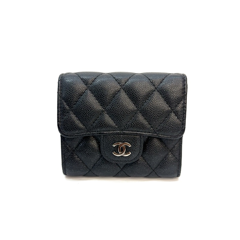 Chanel 黑荔枝皮銀釦三折短夾 A84029-0