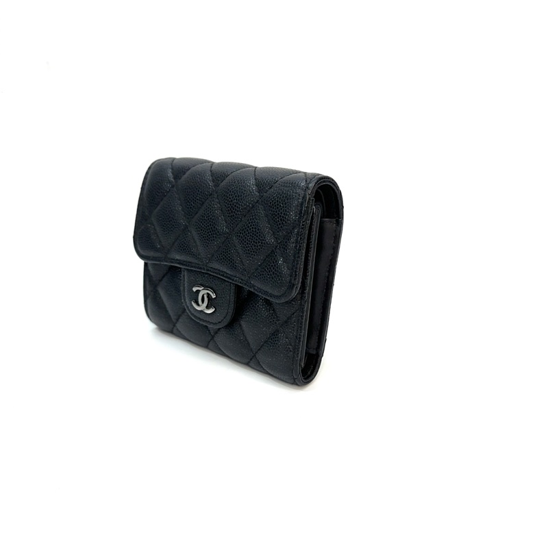 Chanel 黑荔枝皮銀釦三折短夾 A84029-3