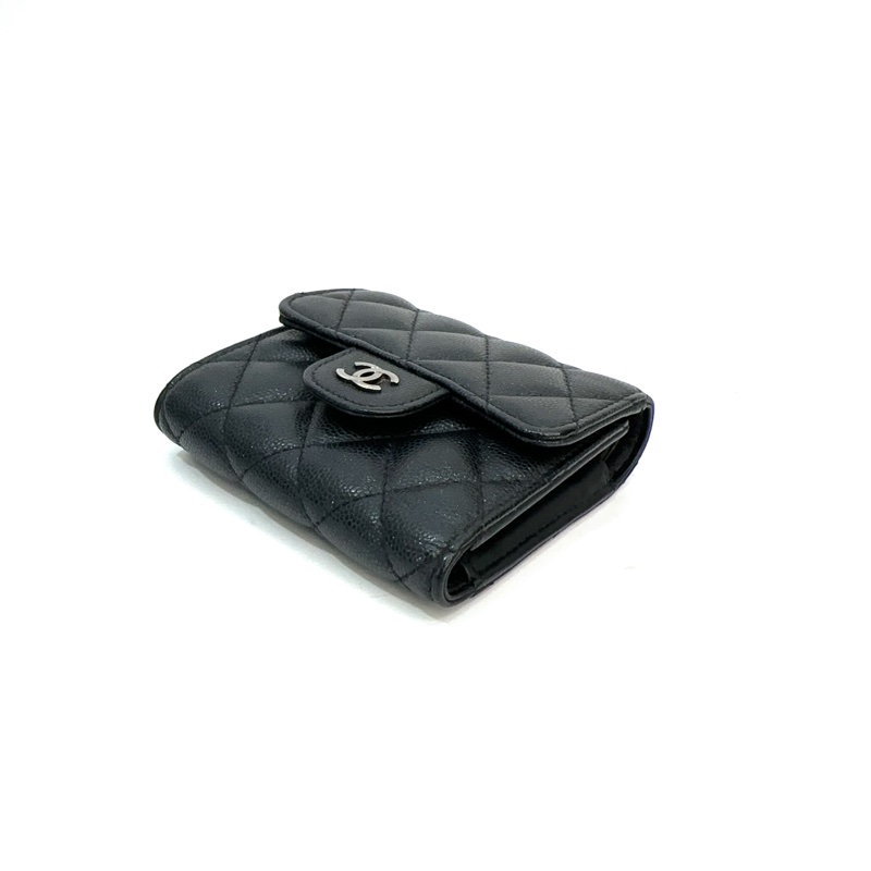 Chanel 黑荔枝皮銀釦三折短夾 A84029-6