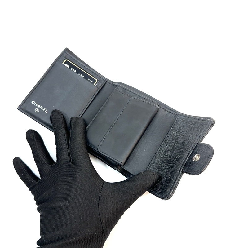 Chanel 黑荔枝皮銀釦三折短夾 A84029-7