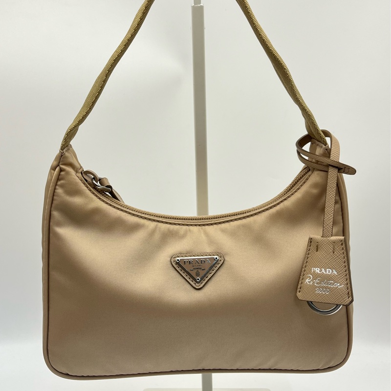 🏷️Prada hobo-1