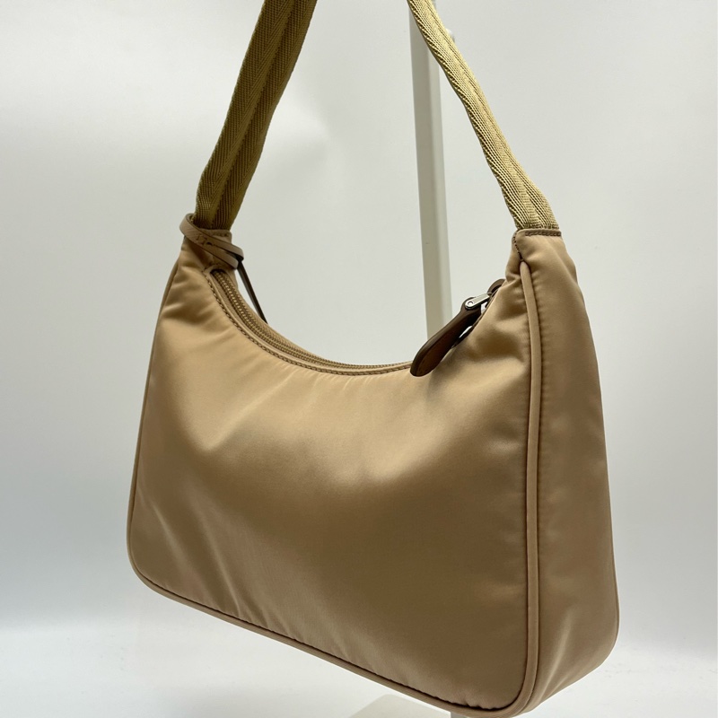 🏷️Prada hobo-7