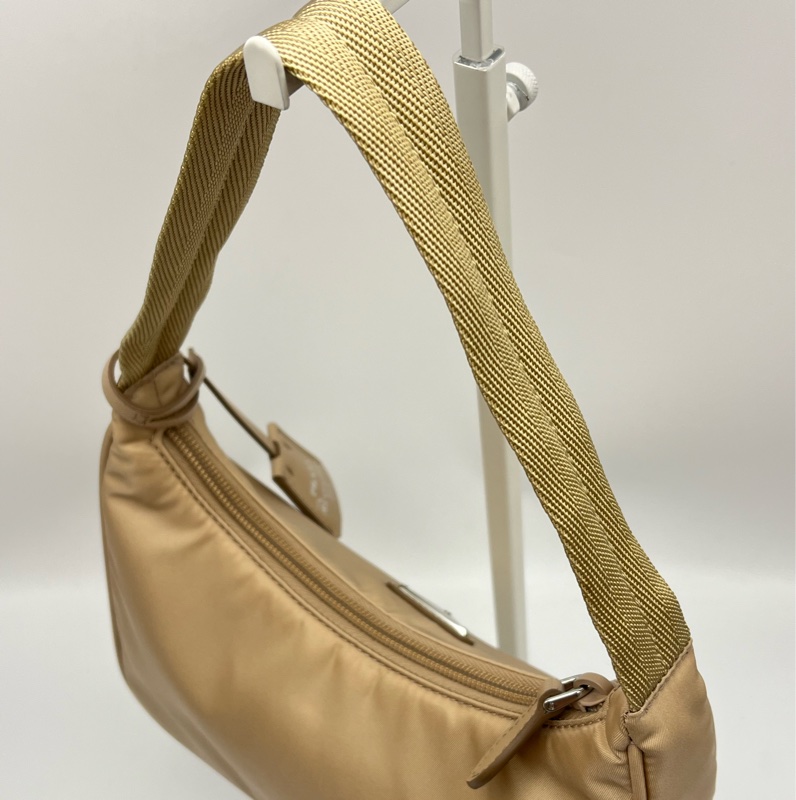 🏷️Prada hobo-8
