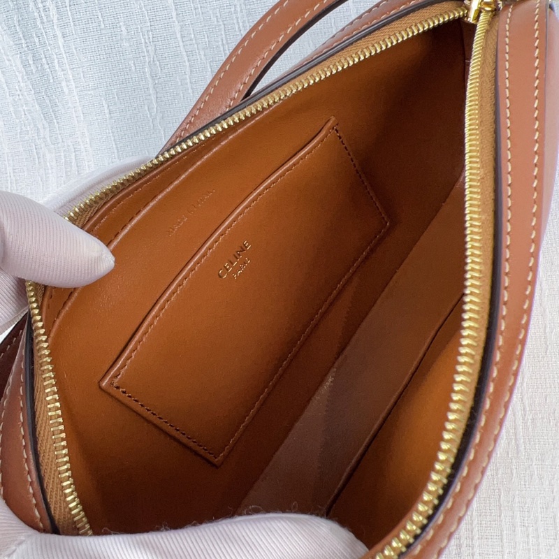 99新Celine Cuir焦糖色浮雕logo小牛皮腋下包，牛奶盒造型很可愛-12