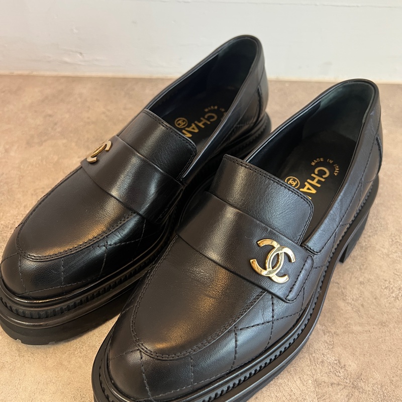 Chanel  35碼 黑牛皮菱格紋金Logo厚底樂福鞋-0