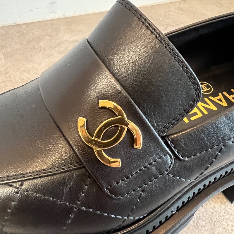 Chanel  35碼 黑牛皮菱格紋金Logo厚底樂福鞋-1