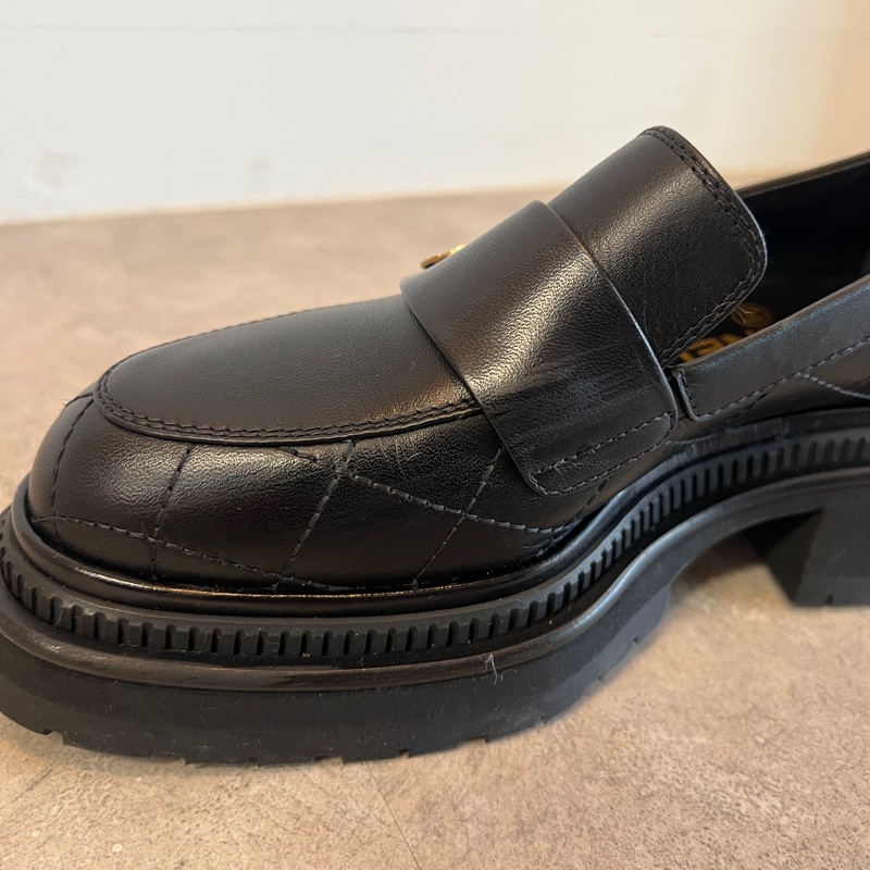 Chanel  35碼 黑牛皮菱格紋金Logo厚底樂福鞋-12