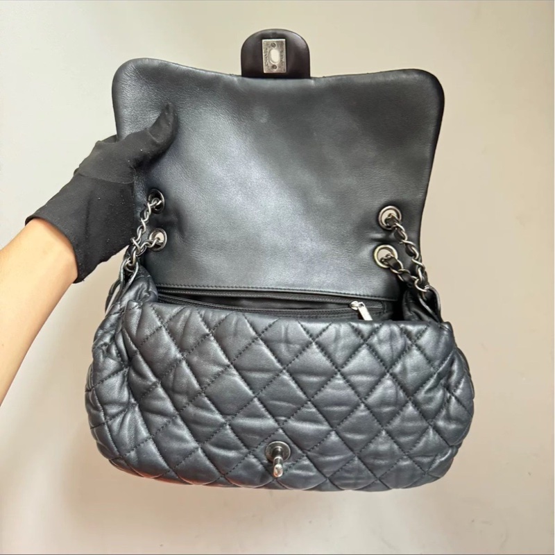 🤩實用性選手🥳Chanel黑銀軟泡芙鏈條斜挎單肩包-9