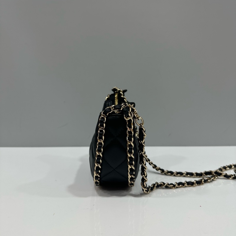Chanel ap3232 黑色羊皮雙C鏈條斜背包 月牙包mini-2