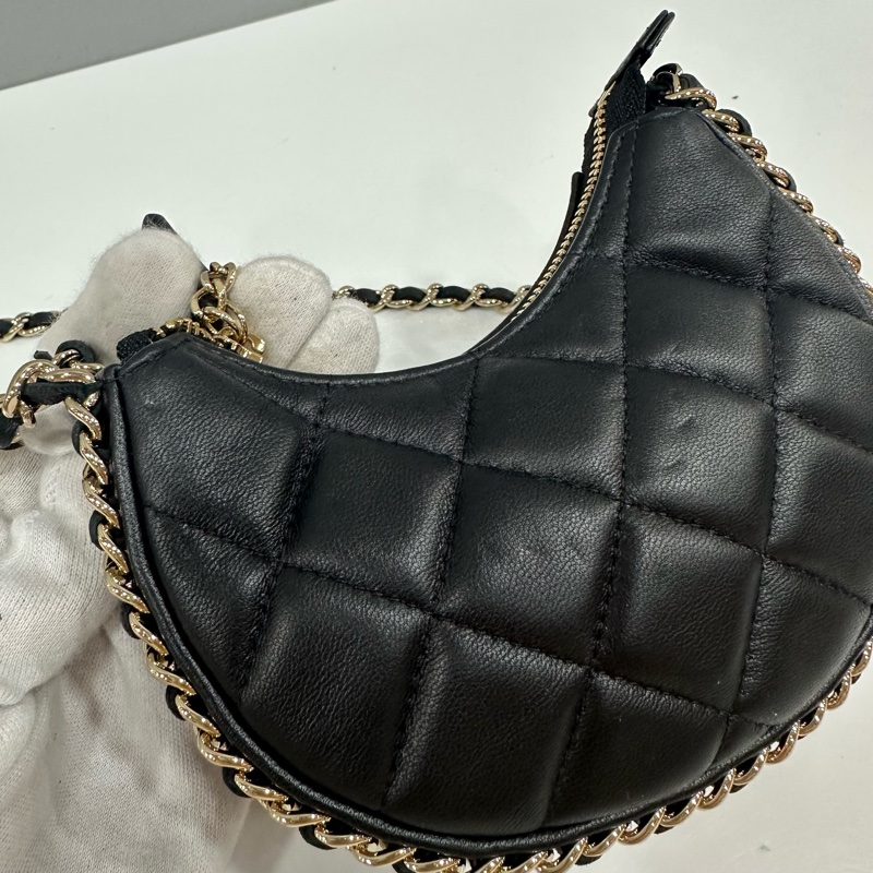 Chanel ap3232 黑色羊皮雙C鏈條斜背包 月牙包mini-12