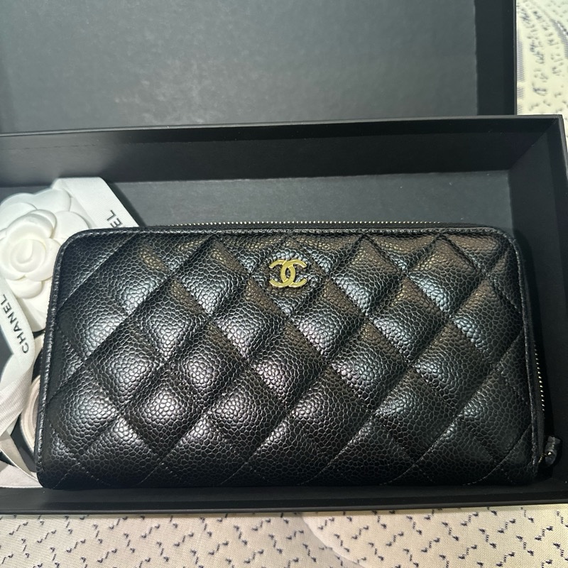 近全新Chanel 黑金 粒紋小牛皮 拉鏈長夾 晶片款-0