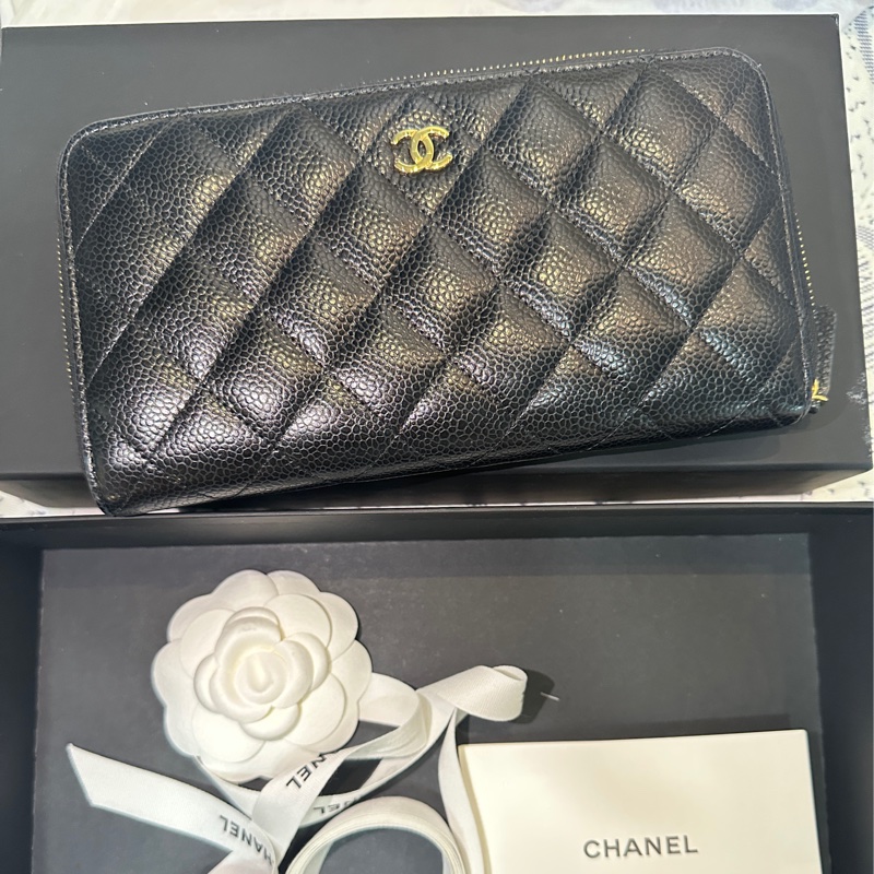 近全新Chanel 黑金 粒紋小牛皮 拉鏈長夾 晶片款-6