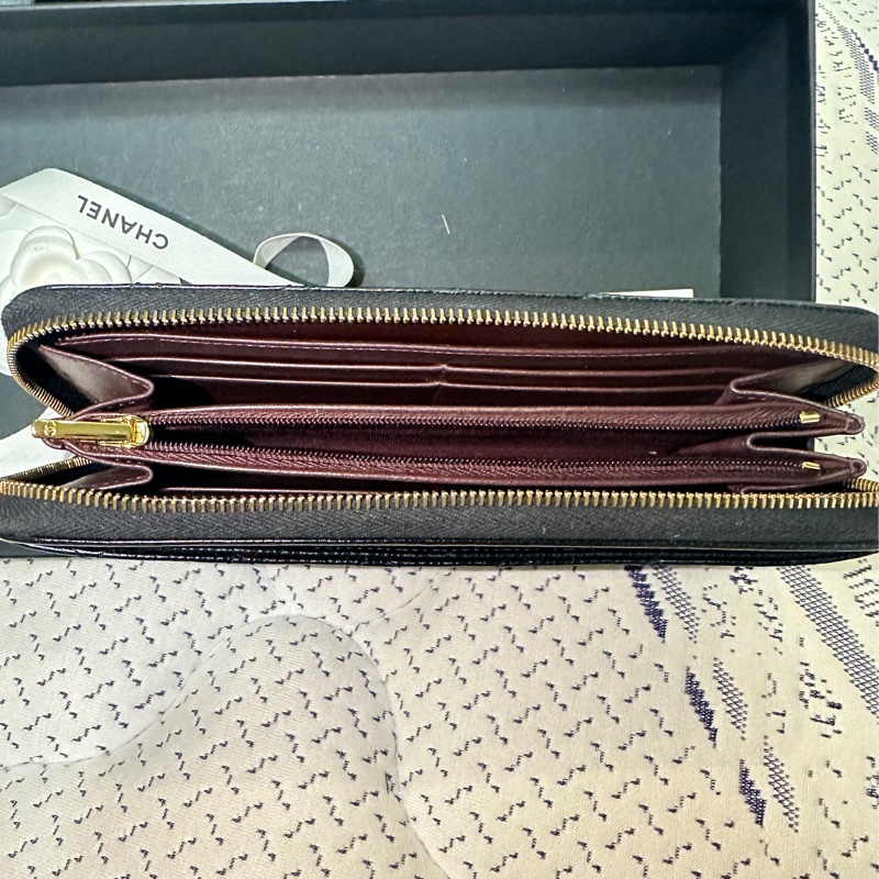 近全新Chanel 黑金 粒紋小牛皮 拉鏈長夾 晶片款-10