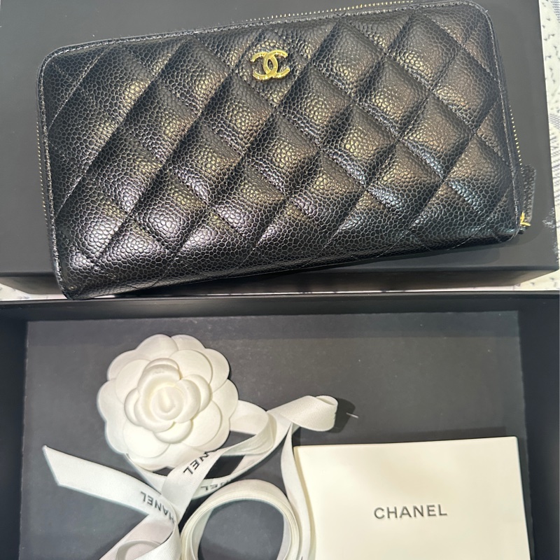 近全新Chanel 黑金 粒紋小牛皮 拉鏈長夾 晶片款-13