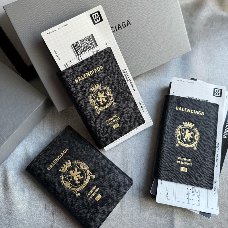 BALENCIAGA 護照及雙機票造型牛皮對開二折長夾(黑色)-0