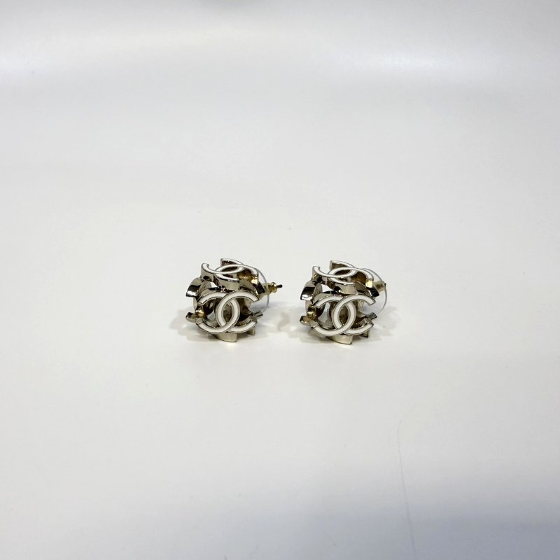 Chanel淡金琺瑯立體骰子系列雙C耳環-3