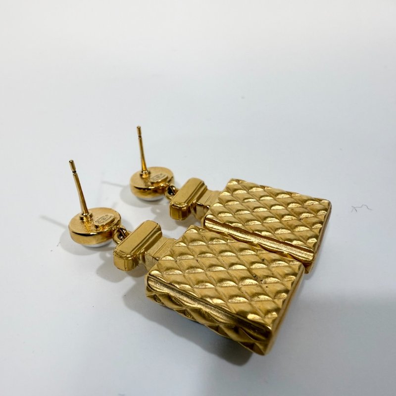 CHANEL金色雙C菱格香水瓶珍珠垂墜耳環AB4391-5
