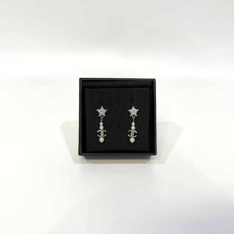 CHANEL經典雙C LOGO星星珍珠垂墜式耳環-0