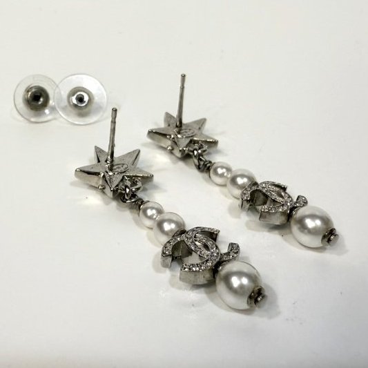 CHANEL經典雙C LOGO星星珍珠垂墜式耳環-6