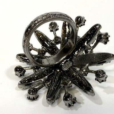 CHANEL黑水鑽限量款雪花造型戒指-6