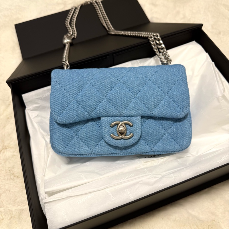 (全新 full set) Chanel 牛仔 mini flap bag 心型銀球-0