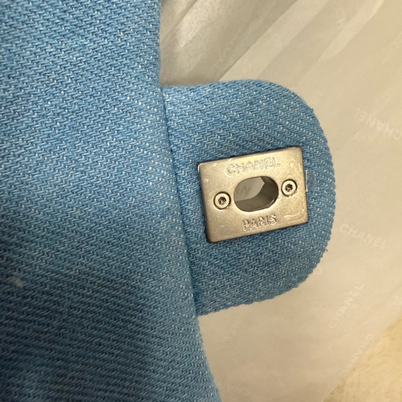 (全新 full set) Chanel 牛仔 mini flap bag 心型銀球-3