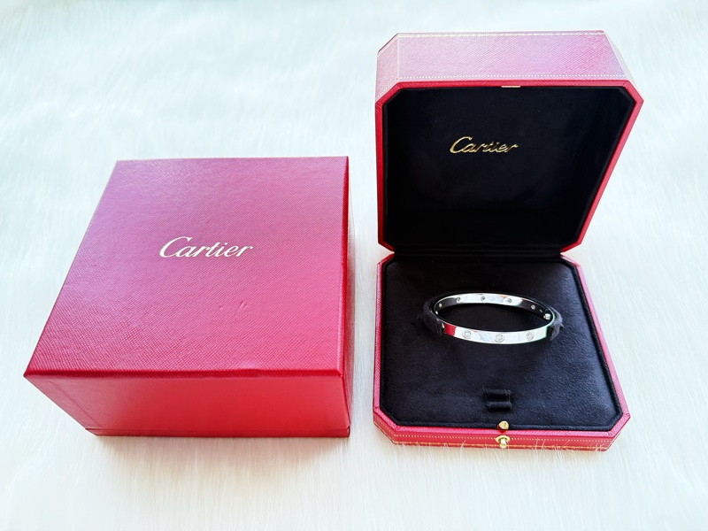 ［5.6折］Cartier Love 白金鑽石手環 10顆鑽 珍藏款 Size17-0