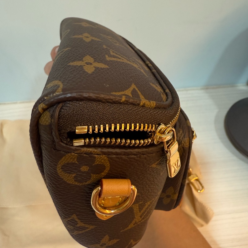 LV minibumbag monogram 迷你腰包-8