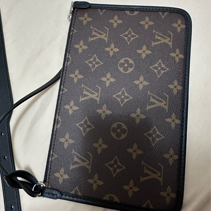 Louis Vuitton Carryall Dark MM-13