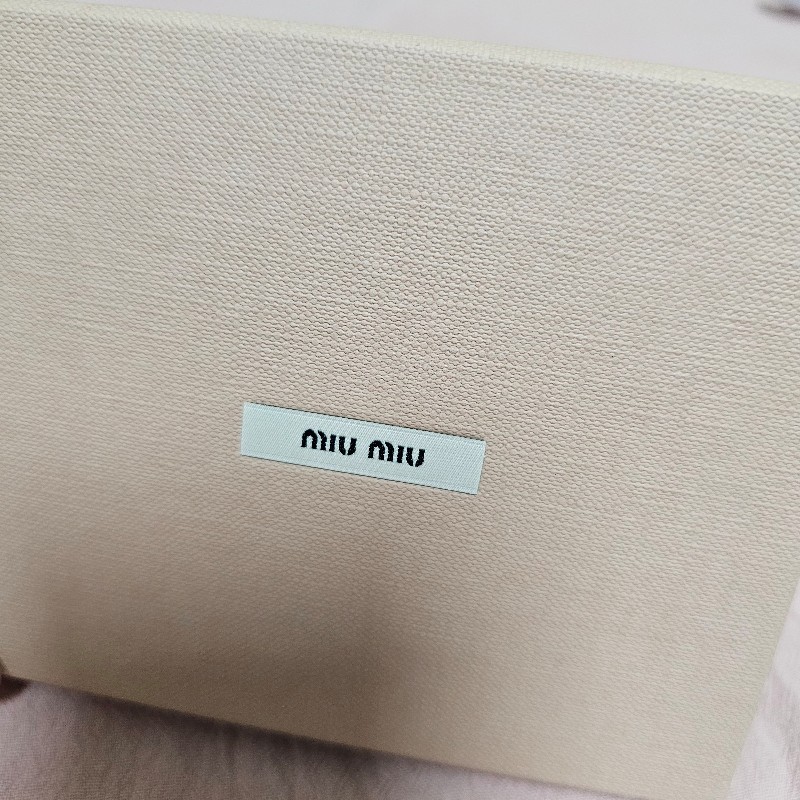 全新正品 Miu Miu Matelassé ㄇ字拉鍊小皮夾 黑色金Logo款-1