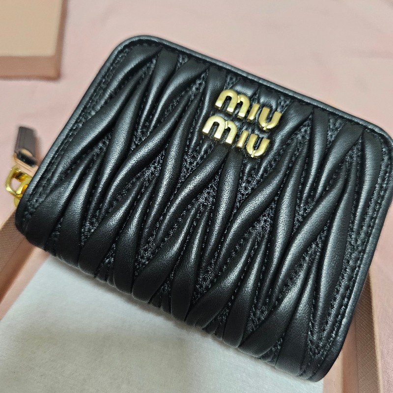 全新正品 Miu Miu Matelassé ㄇ字拉鍊小皮夾 黑色金Logo款-3