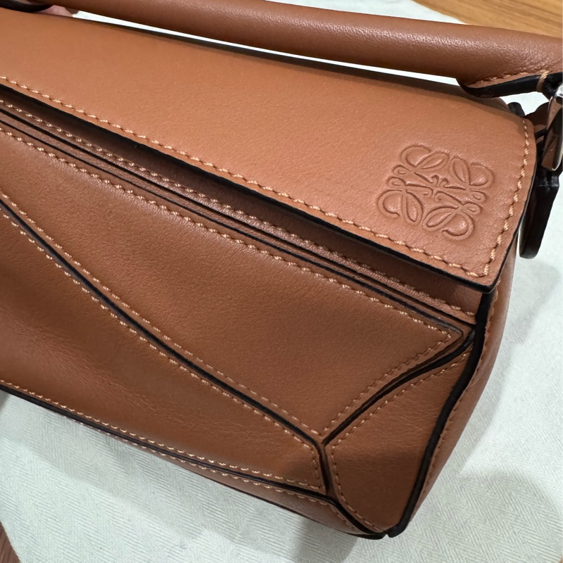 Loewe Mini Puzzle Col. Tan 焦糖色 (附麈袋)-1