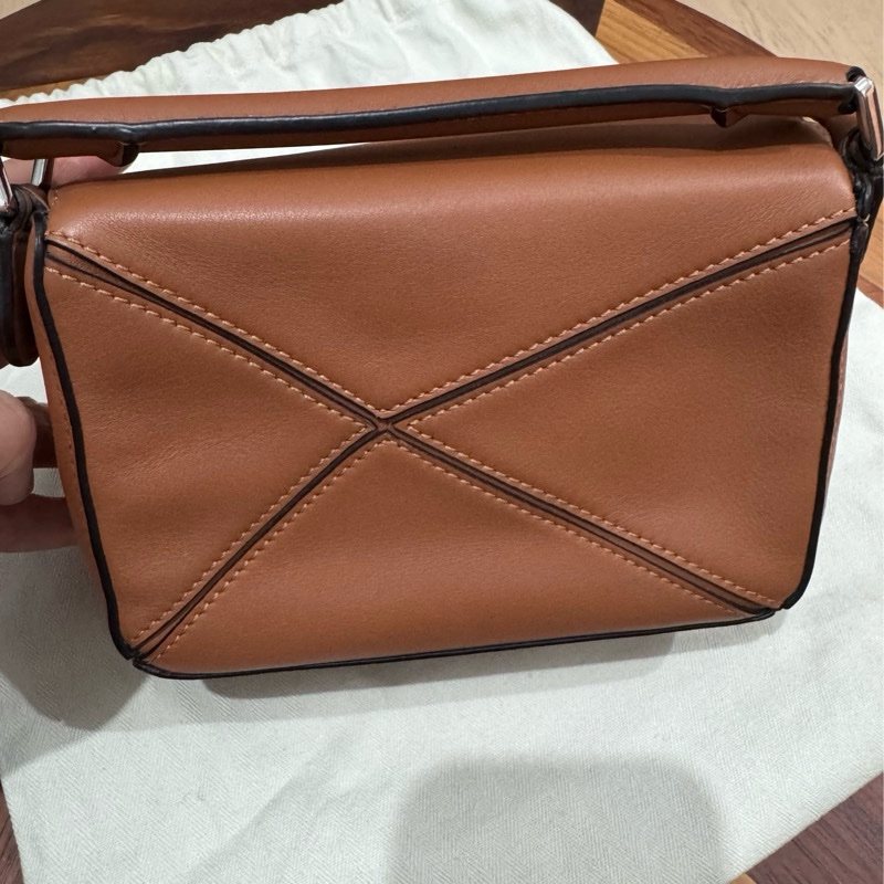 Loewe Mini Puzzle Col. Tan 焦糖色 (附麈袋)-2