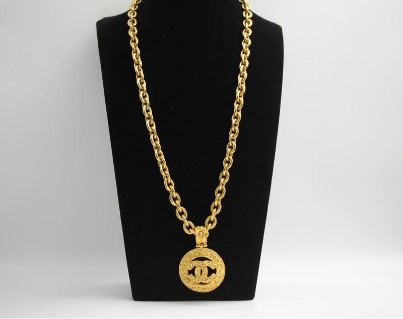 Chanel Vintage 94A鍍金獎章吊墜長項鍊-0