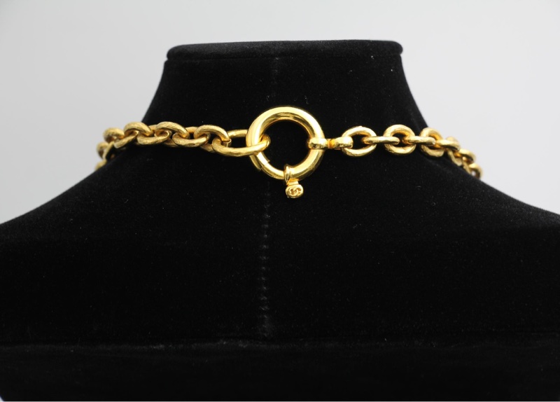 Chanel Vintage 94A鍍金獎章吊墜長項鍊-1