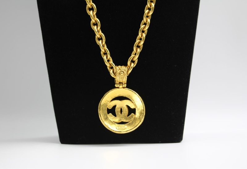 Chanel Vintage 94A鍍金獎章吊墜長項鍊-2