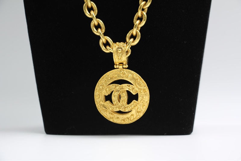Chanel Vintage 94A鍍金獎章吊墜長項鍊-3