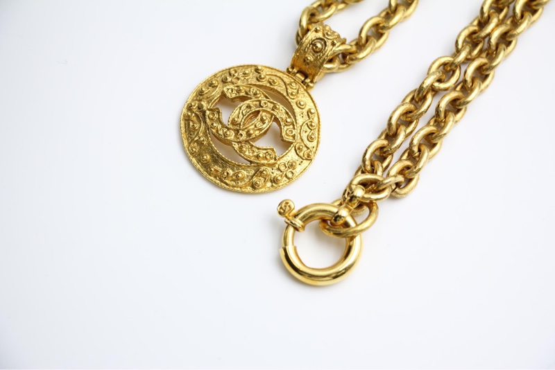 Chanel Vintage 94A鍍金獎章吊墜長項鍊-10