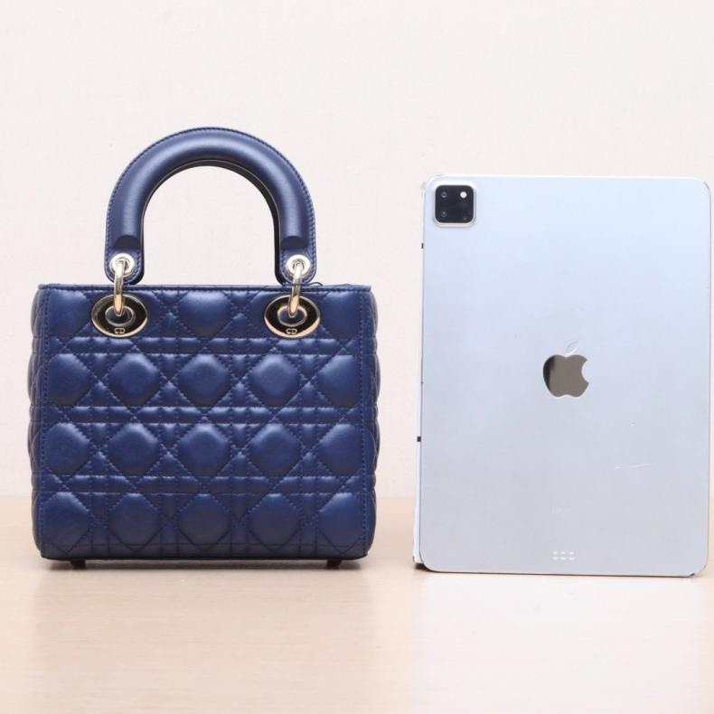 DIOR(迪奧) Lady Dior 戴妃包 四格 徽章肩帶 藍色 淺金扣 2017-2