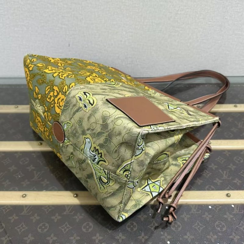 LOEWE 花卉拼焦糖色托特包 34*26*18 99新配件:塵袋-1