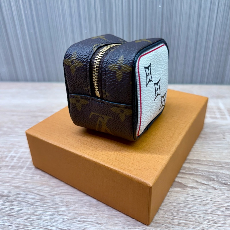 LV M80231 絕版限量稀有骰子吊飾零錢包-9