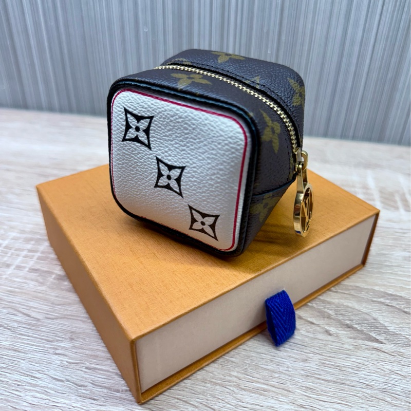 LV M80231 絕版限量稀有骰子吊飾零錢包-12