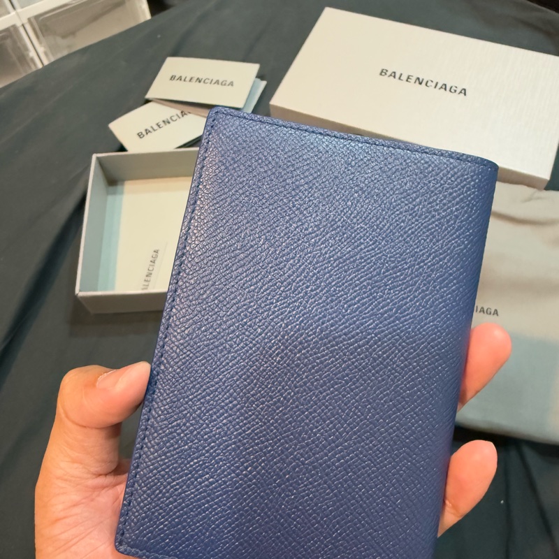 Balenciaga藍色護照套-1